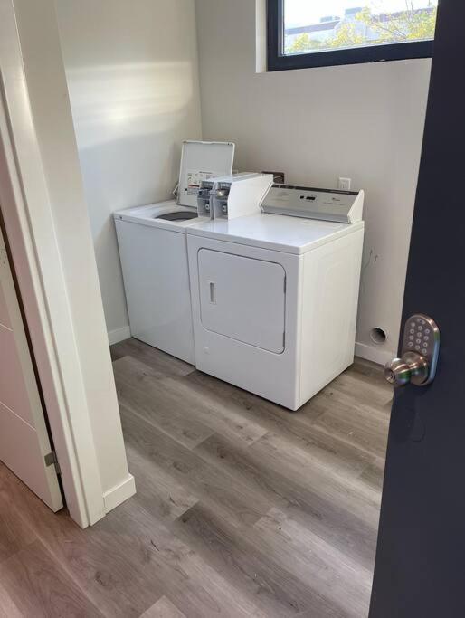Comfy Studio With Cali King Size Mattress San Diego Exterior photo